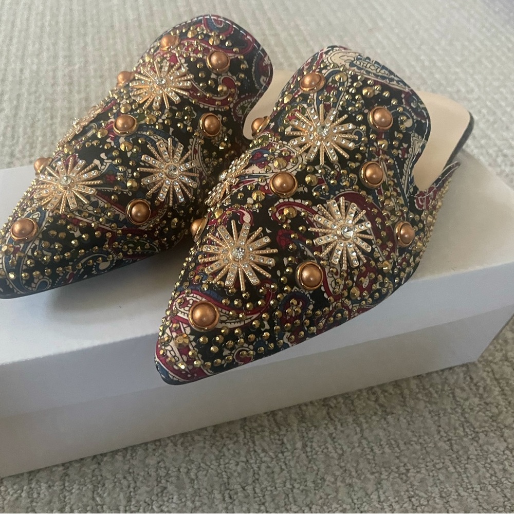 NWOT Women's Rhinestone Flat Mules